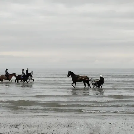 Les Planches Proche Place Morny *