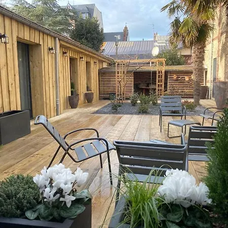 Les Planches Proche Place Morny *