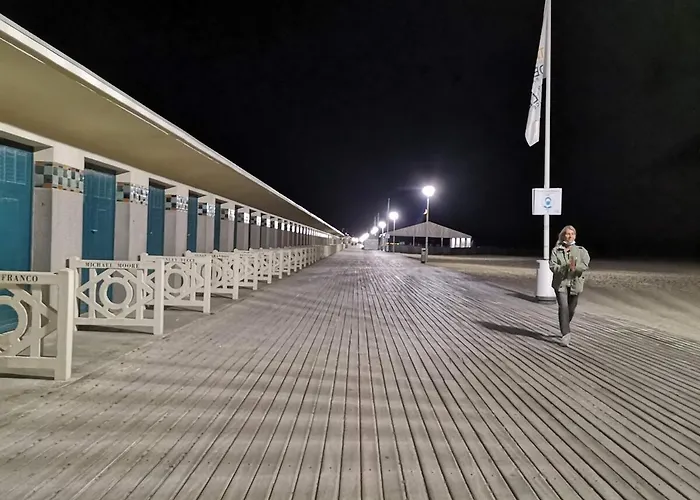 Les Planches Proche Place Morny Deauville