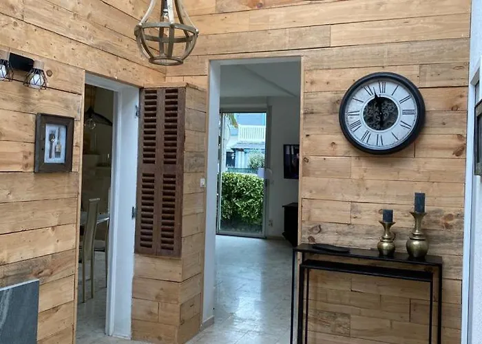 Semesterbostad Les Planches Proche Place Morny *