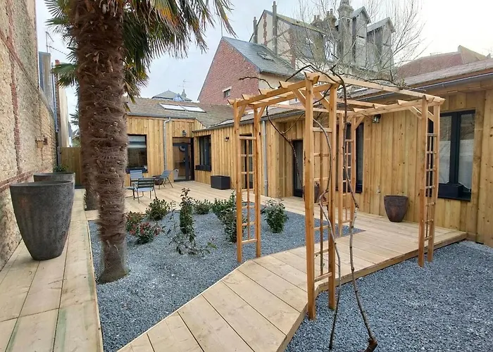 Semesterbostad Les Planches Proche Place Morny